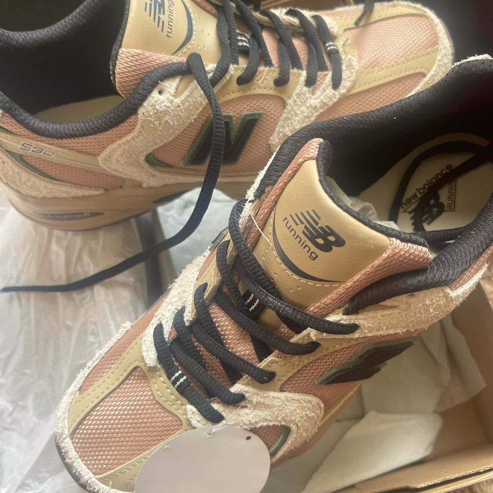 New Balance 530 Beige and Green Shoes - Picture 4 of 6